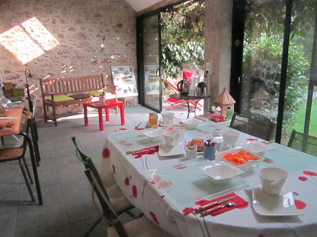 Le Nid D'Hirondelles Bed and Breakfast Perthes-en-Gatinais Exterior foto